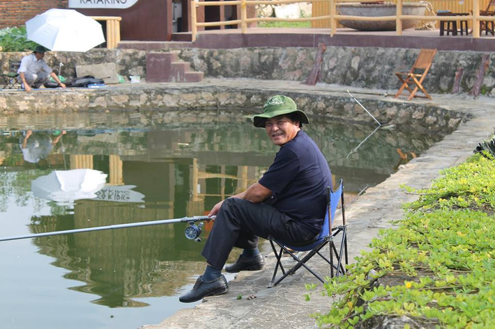 Và nếu bạn là chuyên gia câu cá và có sự kiên trì, nhẫn nại thì hãy thử cầm cần...