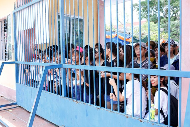 Sau đêm sinh nhật hoành tráng diễn ra tại TP HCM, ngày 7/8, tour họp fan xuyên Việt của Sơn Tùng MTP tiếp tục được thực hiện tại Thái Bình - quê hương của nam ca sĩ.