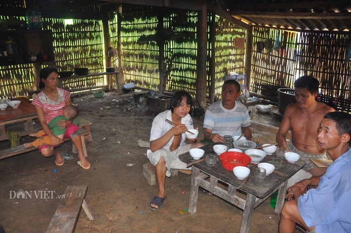 95 khẩu còn lại của xóm Sùng Hoảng 2 đã được địa phương bố trí di tản về ở tại nhà các hộ dân ở xóm Sùng Hoảng 1.