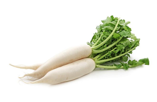 6. Củ cải: Giàu nước, vitamin C và chất chống oxy hóa, củ cải là một trong những thực phẩm giúp giải nhiệt cho cơ thể vào mùa hè. Bạn có thể chế biến củ cải với món salad hoặc nấu chín tùy thích. Ảnh: Onestopfood.