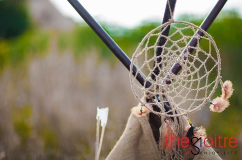 Mọi phụ kiện, phục trang cho bộ hình như: Dreamcatcher , lều trại , cung thủ dân...đều không bán sẵn nên chính tay mẹ Minh Anh đã phải tự làm trong khoảng 1 tháng.