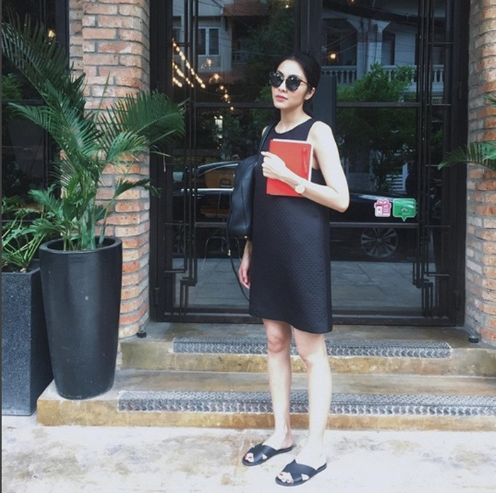 Ở tuổi 30, Tăng Thanh Hà đã gác lại niềm đam mê với nghệ thuật để vun vén cho cuộc sống gia đình và phát triển công việc kinh doanh. Đáp lại, "ngọc nữ" hiện đang có một cuộc sống hạnh phúc viên mãn, và là bà chủ của một chuỗi nhà hàng, thương hiệu thời trang vô cùng ăn khách.