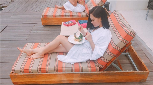 Với tài năng, sự đầu tư vào chuyên môn trong các dự án nghệ thuật và sự hậu thuẫn từ bạn trai, Miu Lê đang là nghệ sĩ trẻ giàu có đang sở hữu khối tài sản khiến khán giả và đồng nghiệp ghen tị.