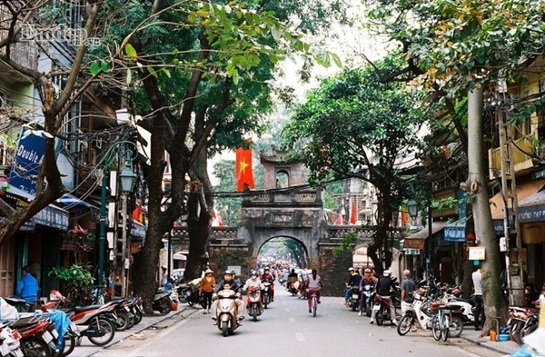 Hà Nội ồn ào và nhộn nhịp, nhưng ở đâu đó ta vẫn tìm sự bình yên, mộc mạc nhiều hoài cảm ở một góc thân quen nào đó.