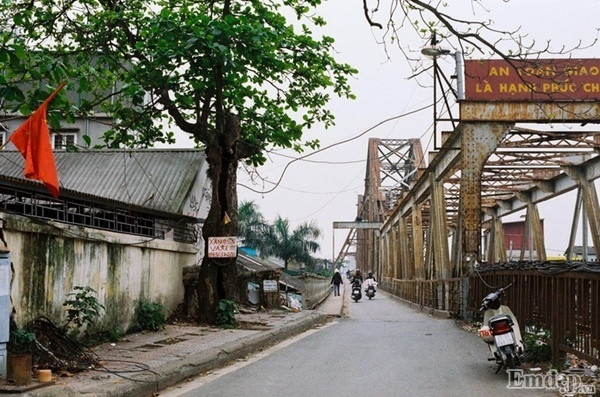 Lặng trôi vào hư vô, Hà Nội - điểm xuyến những điều cũ mèm của thời gian.