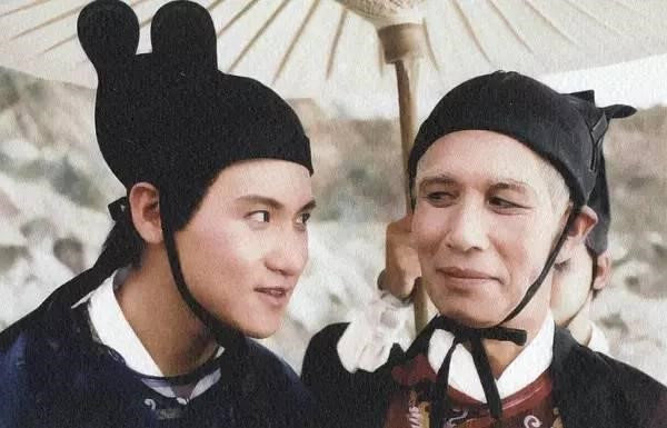 Lưu Tuân với phim Tiếu ngạo giang hồ. Năm 1990, đạo diễn Từ Khắc ra mắt Tiếu ngạo giang hồ bản điện ảnh với sự góp mặt của Hứa Quan Kiệt vai Lệnh Hồ Xung, Diệp Đồng vai Nhạc Linh San, Trương Mẫn vai Nhậm Doanh Doanh còn Lưu Tuân chỉ đảm nhận vai thái giám Giả Kim Khúc. Nam diễn viên gạo cội cũng không ngờ tên hoạn quan nham hiểm vô tình, dã tâm lớn lại nhận được sự yêu thích của người xem. Nhờ vai diễn này, ông ẵm tượng vàng Kim Tượng lần thứ 10. Sina bình luận: “Vai phụ nhưng ông ấy một tay che mất hào quang của ảnh đế Hong Kong năm đó”. Lưu Tuân cũng là nghệ sĩ có khả năng diễn xuất hơn người, thành công với các phim như Hoàng Phi Hồng, Thiện nữ u hồn, Thái cực tôn sư.