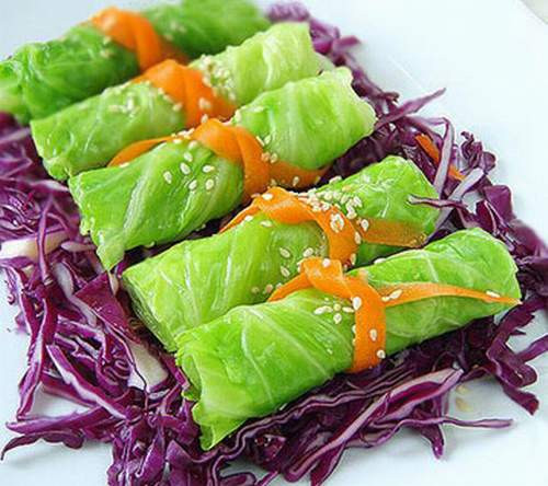 Các nhà khoa học của trường đại học Michigan đã kết luận rằng những phụ nữ ăn 4-5 bữa bắp cải/tuần sẽ giảm được 74% nguy cơ mắc chứng bệnh ung thư vú.
