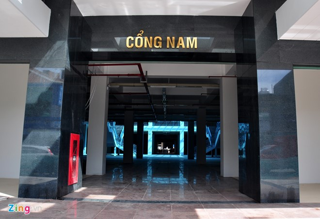 Cổng Nam - khu vực lối vào cổng chính chợ Quảng Ngãi tiếp giáp với đường Nguyễn Nghiêm (TP Quảng Ngãi).