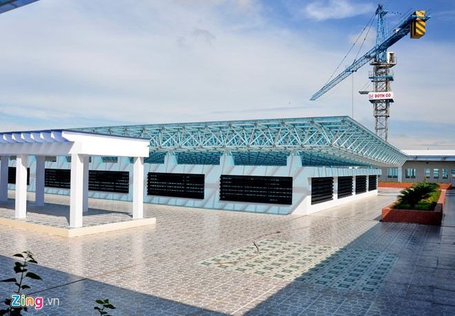 Theo Ban quản lý dự án đầu tư và xây dựng TP Quảng Ngãi, khu vực tầng 3 được thiết kế thông thoáng đáp ứng dịch vụ ăn uống, giữ trẻ, hớt tóc, gội đầu...