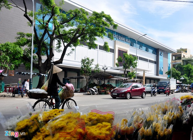 Sau vụ cháy chợ trung tâm đầu mối, dù tình hình kinh tế địa phương gặp nhiều khó khăn nhưng Quảng Ngãi quyết định đầu tư 157 tỷ đồng xây chợ mới ngay trên mặt bằng chợ cũ từng bị cháy.