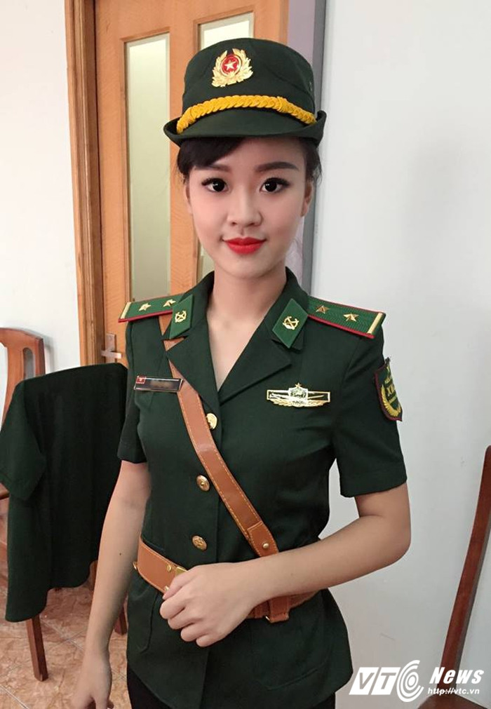 Vì tính nguy hiểm và yêu cầu cao đối với các môn học ngoài trời của chuyên ngành, thầy giáo đã rất nghiêm khắc trong tập luyện đối với các học viên. Dù vậy, trong những giờ giải lao, các giảng viên lại rất vui vẻ, thoải mái trao đổi, trò chuyện cùng học viên. Thu cho rằng, cố gắng học tập tốt và áp dụng được những gì đã học vào thực tế là niềm tự hào của thầy cô đối với mỗi học trò.