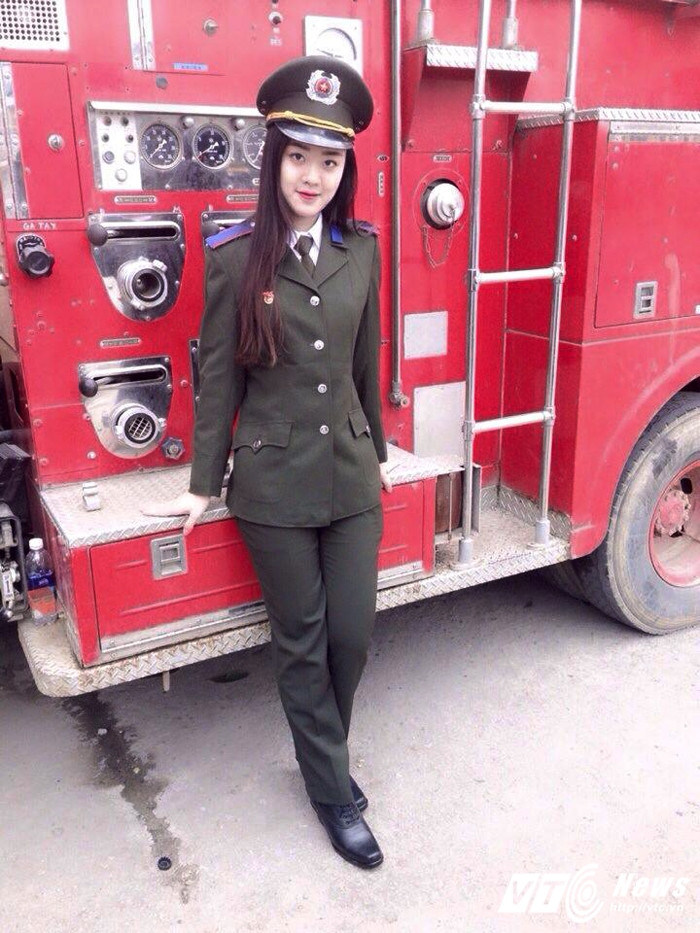 Khi tiếp xúc với Hot girl ĐH Phòng cháy Chữa cháy Hải Thu, không ai biết được sự nghịch ngợm của cô bạn trong những năm tháng học trò. Cô bạn chia sẻ: “Thỉnh thoảng mình thích làm khác so với mọi người nên đã nhiều lần khiến thầy cô đau đầu vì liên tiếp mắc phải các lỗi". "Đó là những năm học cấp III, mình rất nghịch ngợm nên luôn khiến các giáo viên phiền lòng. Những năm đó, mình cũng không hiểu sao lại nghịch ngợm đến vậy”, Thu tâm sự. Sau này, khi lên đại học, Thu càng ân hận vì những trò nghịch ngợm của bản thân. “Giờ nghĩ lại mình thấy hối hận vô cùng, giá như khi ấy mình hiểu được tất cả những việc thầy cô làm đều là muốn tốt cho học trò”, Thu nói.