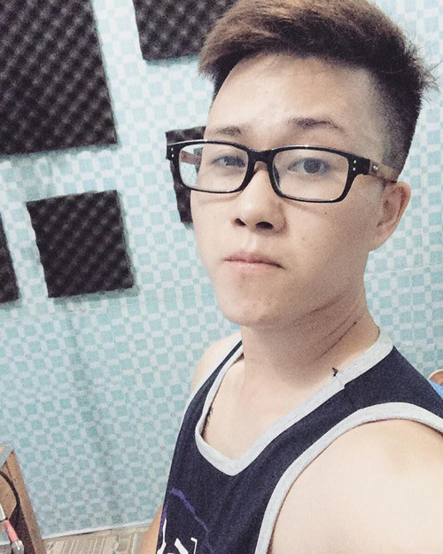 Thiện Hiếu rất chăm chỉ tập gym để cải thiện vóc dáng.