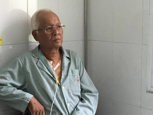 Ông Thủ của phim Đất và Người trải qua hơn 25 lần điều trị hóa chất và sụt giảm gần 30 kg. Hiện tại, sức khỏe của ông vẫn rất yếu.