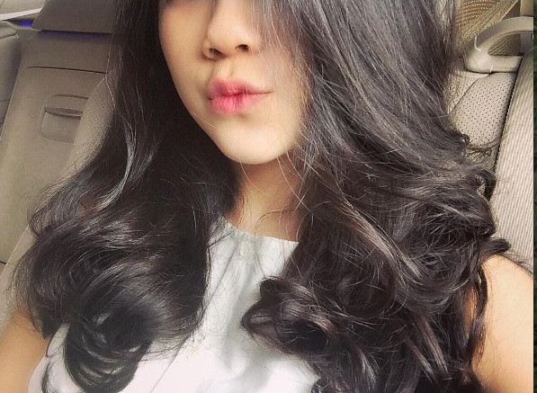 Dưới đây là những hình ảnh khoe khuôn mặt xinh không tỳ vết cùng nụ cười duyên của cô nàng 16 tuổi đang được đánh giá là "hot girl" trên mạng.