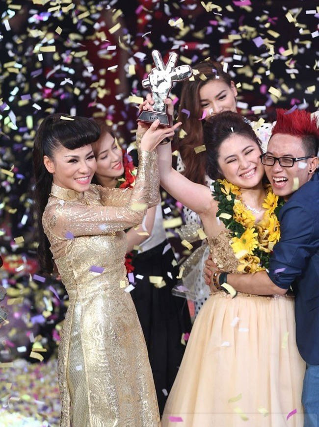Đăng quang The Voice, Hương Tràm hoàn toàn dựa vào giọng hát tốt cùng với vẻ ngoài đáng yêu.