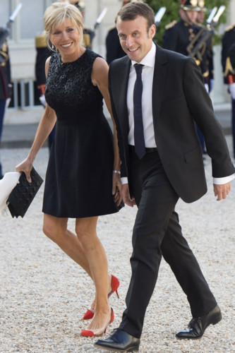 Bà Brigitte có 3 con riêng từ cuộc kết hôn trước đó. Bà có tới 7 người cháu ruột - như vậy Macron là ông ngoại dượng ở tuổi 39. Ảnh: Journaldesfemmes.