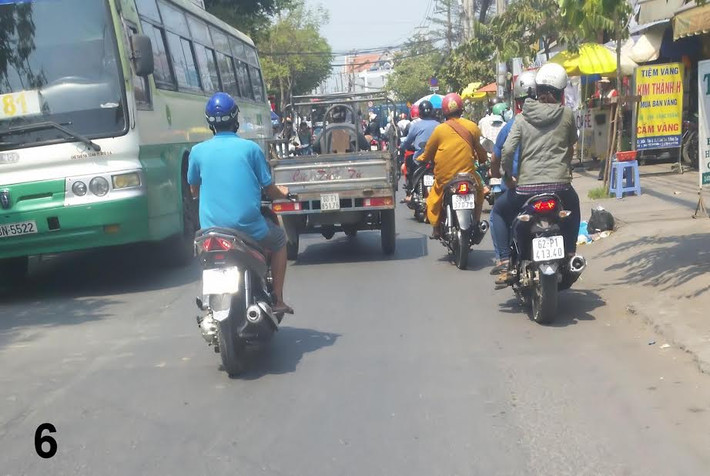 Sư giả chạy xe BKS: 59L1-370.78, hướng từ đường Tân Kỳ Tân Quý về quốc lộ 1A.