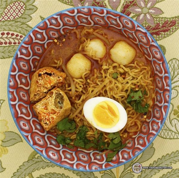 Malaysia: Người dân ở đây thường cho thêm thịt viên, trứng luộc, đậu hũ, giá, ớt bột, và rau thơm.