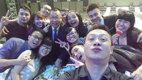 Bên cạnh các đồng nghiệp của VTV3, người đàn ông quyền lực ấy luôn được yêu mến.