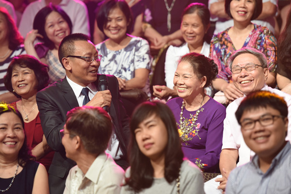 Tên tuổi của MC Lại Văn Sâm gắn liền với nhiều game show ăn khách như SV96, Trò chơi thi đấu liên tỉnh, Khách mời của VTV3, Đấu trí, Đấu trường 100, Chiếc nón kỳ diệu, Hãy chọn giá đúng, Ai là triệu phú… Cách dẫn dắt khéo léo, uyển chuyển một cách tự nhiên của nhà báo kỳ cựu này đã tạo nên sức thuyết phục với cả người được hỏi lẫn khán giả theo dõi màn ảnh nhỏ. Trên truyền hình, người ta thấy một MC Lại Văn Sâm duyên dáng trong từng câu nói. Ông không dồn người đối diện vào chỗ bị hỏi, mà đơn giản biến câu chuyện giữa một MC và khách mời thành đoạn tâm sự ngắn rất gần gũi.