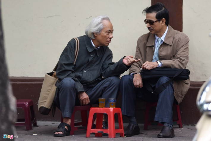 Hà Nội trở lạnh làm cho thành phố mang một màu sắc mới.