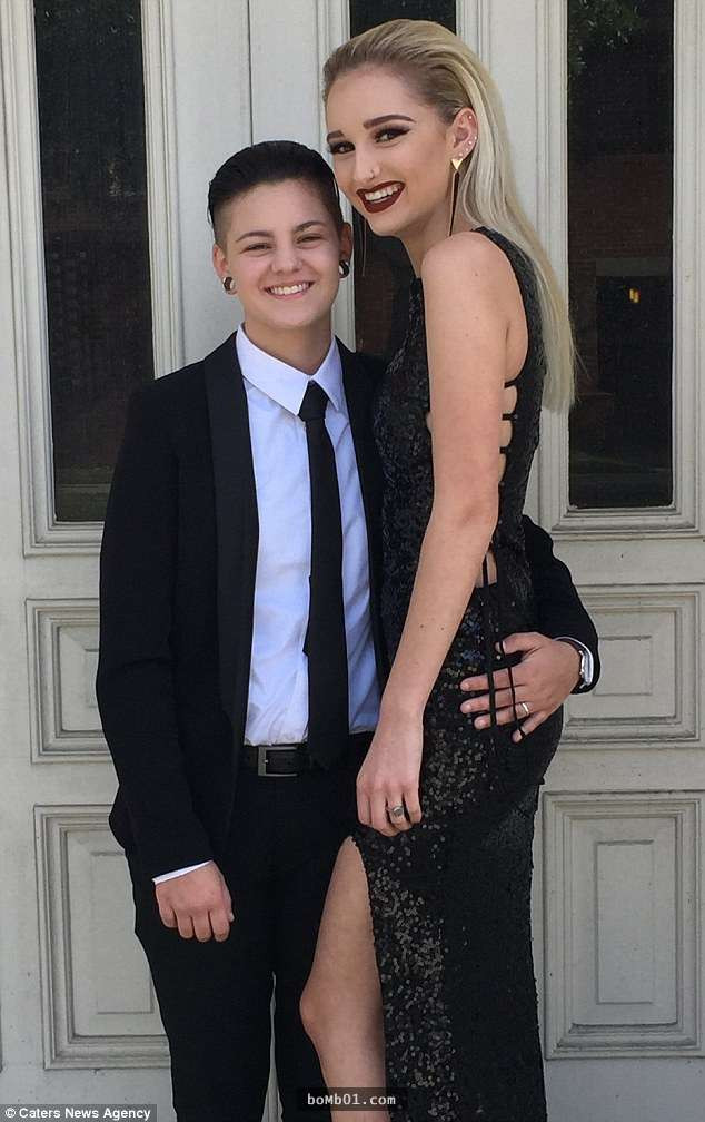 Prom là buổi tiệc cuối cấp dành cho học sinh, sinh viên Mỹ. Đây là buổi tiệc hoành tráng với nhiều hoạt động thú vị. Bạn sẽ được cháy hết mình với nhiều trò chơi vui nhộn, tham gia biểu diễn văn nghệ, tham gia cuộc thi Kings & Queen, tham dự chương trình confession đầy cảm xúc. Trong bộ phim nổi đình nổi đám gần đây "Em chưa 18" cũng xuất hiện hai nhân vật đại diện cho cộng đồng LGBT là Jackie và Alex với khát vọng đường đường chính chính được trao danh hiệu King và Queen nhưng ước vọng của họ đã không thành hiện thực.