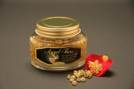 Trứng cá muối từ vàng 24 Karat Đây không phải trứng cá muối thật mà là món ăn được tạo hình giống như trứng cá muối, được làm từ chanh, rượu trắng, đường và vàng lá tinh khiết. Mỗi hũ nhỏ xíu (khoảng 80 g) có giá tới 200 USD và hoàn toàn có thể ăn được. Nhiều nhà hàng sushi thường sử dụng loại trứng cá muối làm từ vàng này để trang trí cho các món ăn, phục vụ những vị khách giàu có.