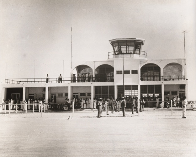 Sân bay Dubai ngày ấy...