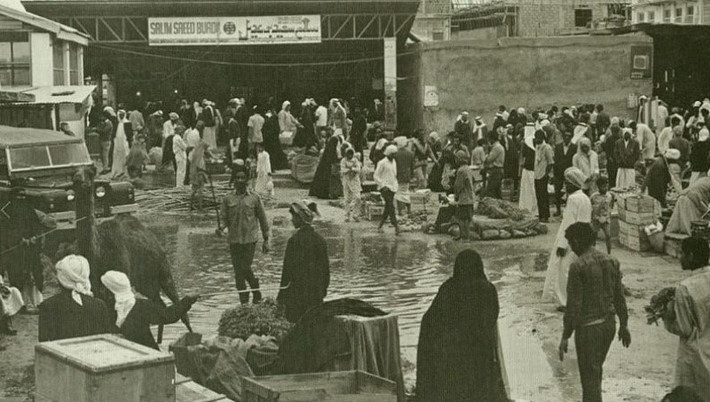 Trung tâm thành phố Dubai những năm 1950-1960. Kể từ khi thành lập năm 1833, thành phố Dubai chỉ có vỏn vẹn 800 người, chủ yếu là ngư dân.