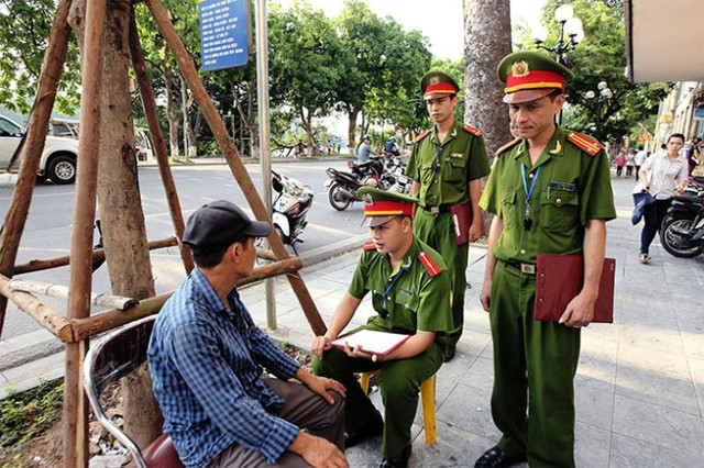 Không những vậy, theo chủ trương của Công an TP Hà Nội, việc tuần tra bằng xe đạp sẽ góp phần nâng cao hiệu quả tuyên truyền, vận động nhân dân chấp hành các quy định về trật tự an toàn giao thông, trật tự đô thị. Nếu việc thí điểm này thành công, Công an TP Hà Nội sẽ nhân rộng mô hình này trên địa bàn. Việc làm này nhận được sự đồng tình của người dân, bởi hiện nay trên địa bàn TP Hà Nội, nhất là khu vực nội thành đông dân cư, tình trạng vi phạm trật tự đô thị, trật tự giao thông đã ở mức báo động.