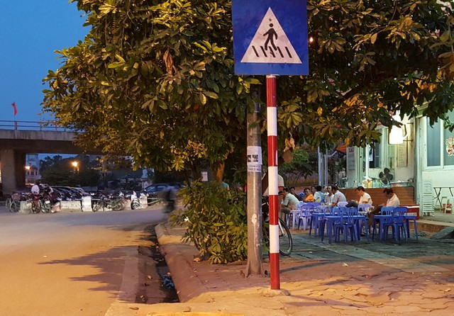 Trong một thời gian dài, phóng viên Báo Gia đình & Xã hội đã khảo sát khắp các tuyến đường phố, thì thấy rằng việc dẹp bỏ những vi phạm này là gần như không thể. Mặc dù việc tuần tra bằng các phương tiện như ô tô, xe máy của cảnh sát khu vực là thường xuyên. Nhớ lại hình ảnh báo chí rầm rộ đưa tin vào những ngày đầu khi việc tuần tra thí điểm bằng xe đạp, chuyện xử phạt, xử lý vi phạm trật tự đô thị, vi phạm an toàn trật tự giao thông thấy… quá ấn tượng. Nhưng thực tế thì sao?