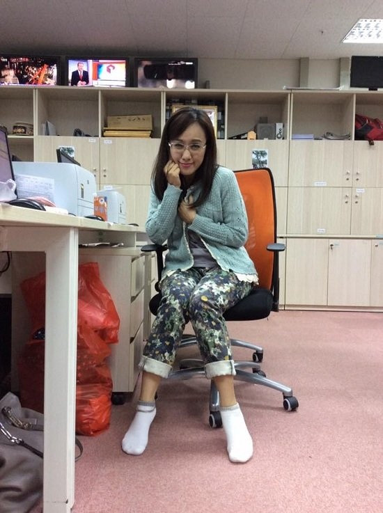 Hậu trường của chương trình Bản tin 12h trước giờ lên sóng.