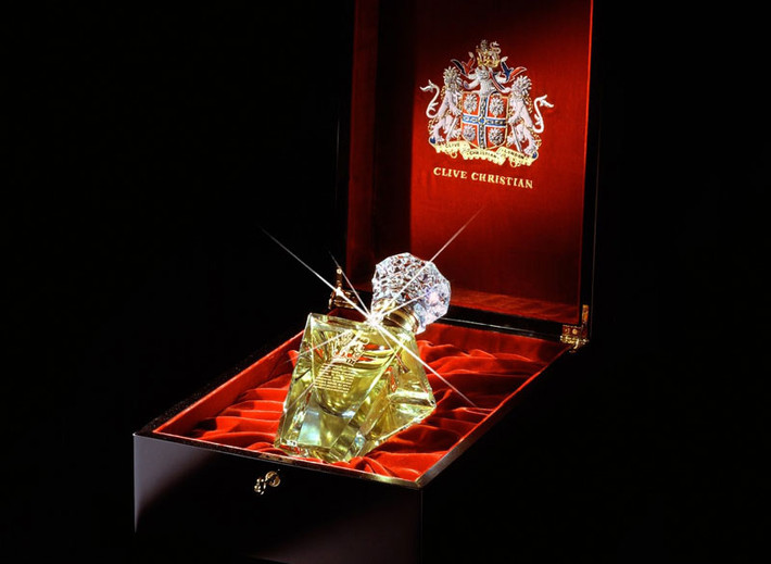 2. Clive Christian’s No 1 Imperial Majesty - giá: 435.000 USD (tương đương 9,484 tỷ đồng).