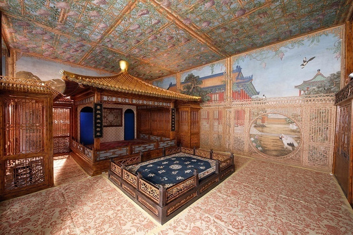 Được xây dựng từ những năm 1770 dành cho Hoàng đế Càn Long an dưỡng, khu vườn Càn Long gồm 27 sảnh đường, nhà sách, nhà ăn và các hoa viên tuyệt đẹp.