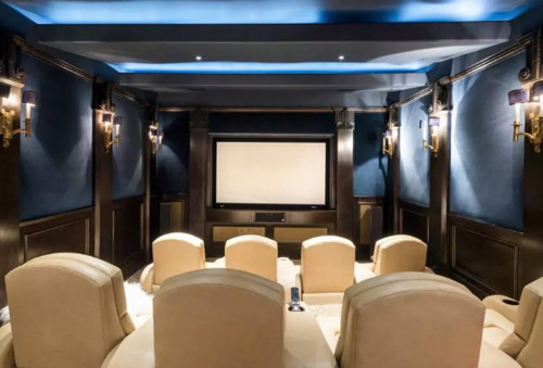 Nơi này được trang bị cả 1 rạp chiếu phim mini.