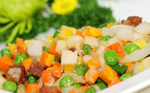 Phóng sinh và ăn chay có liên hệ mật thiết và hỗ trợ nhau. Ăn chay cũng giúp giảm bớt số lượng chúng sinh bị bắt, bị giết để làm thực phẩm, cũng góp phần trưởng dưỡng lòng từ bi. Nếu chúng ta chỉ phóng sinh mà không ăn chay thì nghiệp sát vẫn không dứt. (Bài viết chỉ mang tính chất tham khảo, cung cấp nội dung khoa học phong thủy cho bạn đọc).