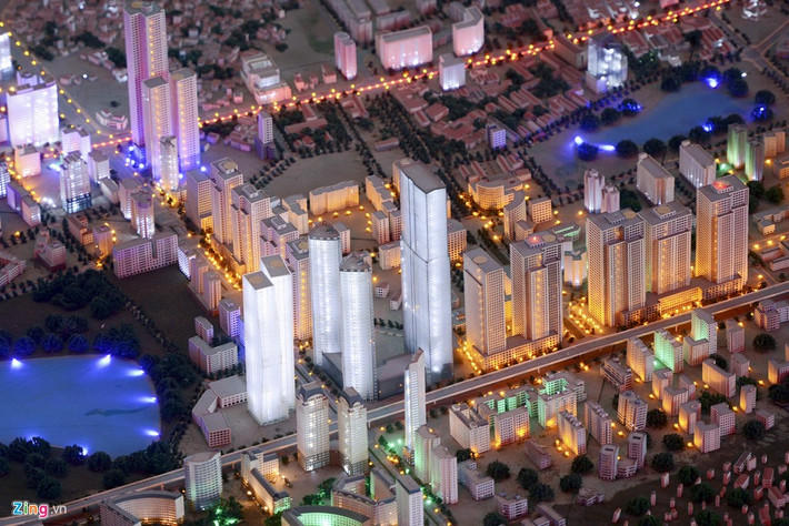 Dự báo tới năm 2020, dân số Hà Nội khoảng 7,3-7,9 triệu người và đạt 9 triệu vào năm 2030. Trong ảnh là trung tâm kinh tế mới tại trục đường Phạm Hùng - Dương Đình Nghệ (vành đai 3).