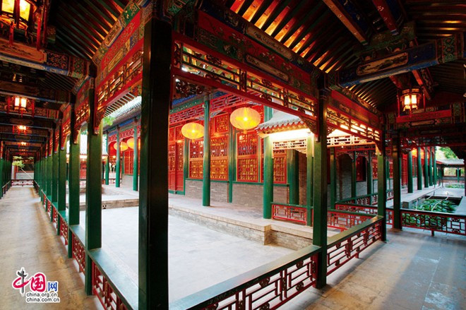 Cung Vương Phủ là một trong những vương phủ thời nhà Thanh được bảo tồn hoàn hảo nhất của Trung Quốc. Chủ nhân nơi đây đều là những người có uy quyền thời nhà Thanh, như Cung Thân Vương Dịch Hân - em thứ 6 của vua Hàm Phong, con út của vua Càn Long, đặc biệt là Hòa Thân - sủng thần của vua Càn Long ở đây ở từ 1776-1799. Ảnh: Zhongguo Wang.