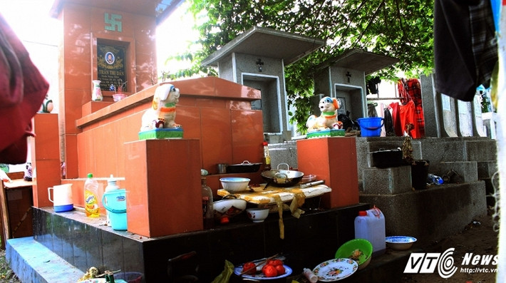 Rồi trở thành bếp nấu, bàn ăn, kệ đựng đồ,...