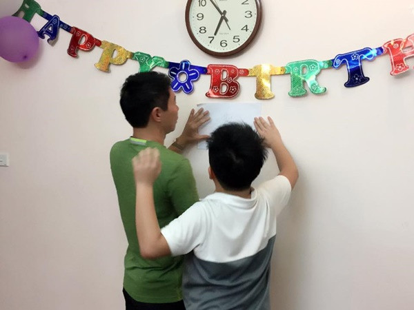 Công Lý và con trai rất thân thiết.