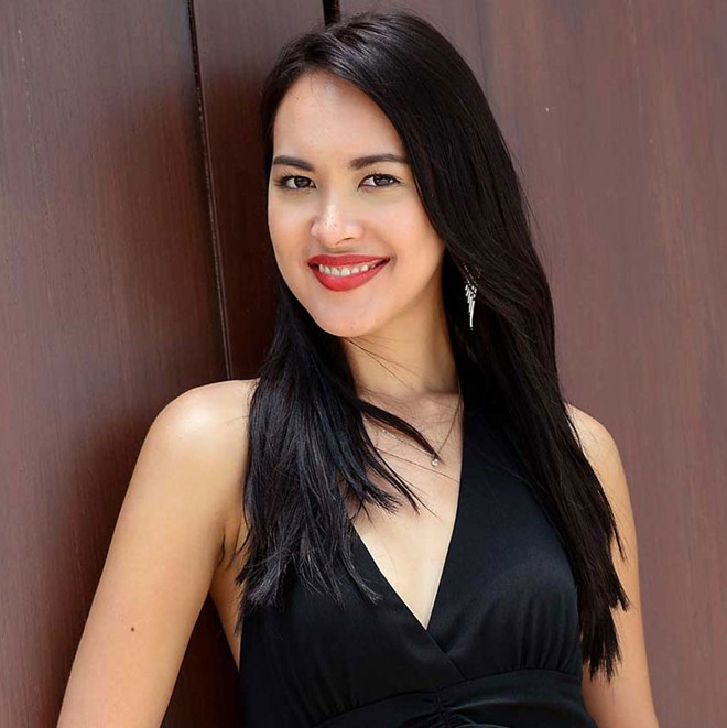Đại diện Singapore là Lisa Marie White - một người mẫu chuyên nghiệp 22 tuổi.