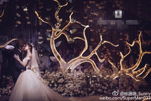 San San như một cô công chúa đẹp lộng lẫy còn chàng thiếu gia Bạch Xuyên hệt như nam chính trong các bộ truyện ngôn tình - đẹp trai, giàu có, lạnh lùng, chỉ riêng với người con gái mình yêu là ấm áp, dịu dàng.