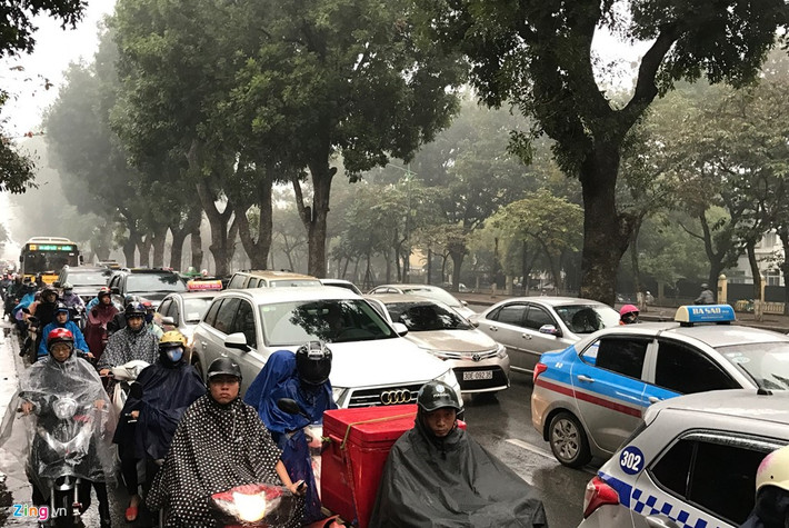 Lúc 9h30, phố Kim Mã đoạn từ ngã ba Ngọc Khánh tới Giang Văn Minh.