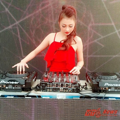 Cô cho biết: "Mình không quan tâm ai nói hay nghĩ gì về nghề DJ, mình chỉ cần biết đó là nghề mình đam mê và theo đuổi. Tuy có nhiều cám dỗ, cạm bẫy nhưng nếu quyết tâm tồn tại với nghề thì đó là một người đầy bản lĩnh".
