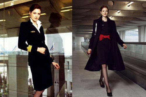 1. Air France sẽ khiến bạn cảm thấy hành trình ngắn đi với bộ đồng phục tiếp viên rất phong cách được thiết kế bởi nhà thiết kế nổi tiếng Christian Lacroix. Tiếp viên của họ mang phong cách thanh lịch và gợi cảm như những người mẫu thời trang.