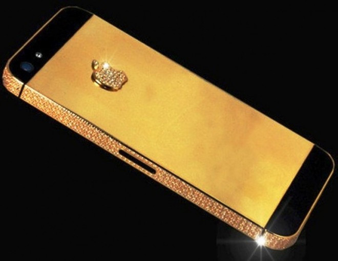 iPhone Hãng trang sức Stuart Hughes đã sản xuất ra chiếc điện thoại đắt giá nhất thế giới khi trang trí cho một phiên bản iPhone "chiếc áo khoác" làm bằng vàng và kim cương. Với mức giá 15 triệu USD, chắc chắn chẳng ai muốn chiếc điện thoại này rơi vào bồn cầu.