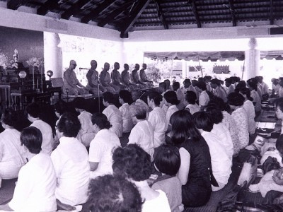 Tiến sĩ Mano cho biết thêm Adolf Hitler là nhân vật được Dhammachayo quan tâm nhất khi còn trẻ. Ông đã trở nên say mê Hitler, ngưỡng mộ cách nhà độc tài Đức quốc xã điều khiển đám đông và từng bày tỏ mong muốn được tiếp bước Hitler. Ảnh: dhammakaya.net.