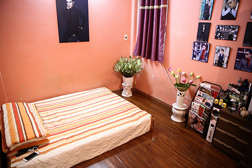Phòng ngủ của MC Thái Dũng nằm ở tầng 3. Diện tích căn phòng chỉ vỏn vẹn hơn 15m².