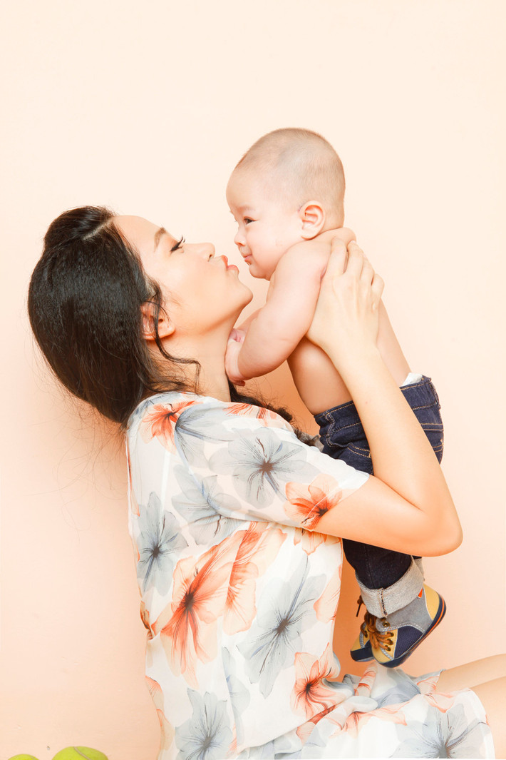 Sau khi lập gia đình và mang bầu, MC Hồng Phượng toàn tâm dành thời gian chăm sóc tổ ấm nhỏ. Khi con trai cứng cáp, Én vàng 2006 lên kế hoạch quay lại với công việc tại đài truyền hình TP.HCM.